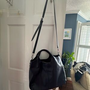 Elegant Navy Leather Shoulder Bag